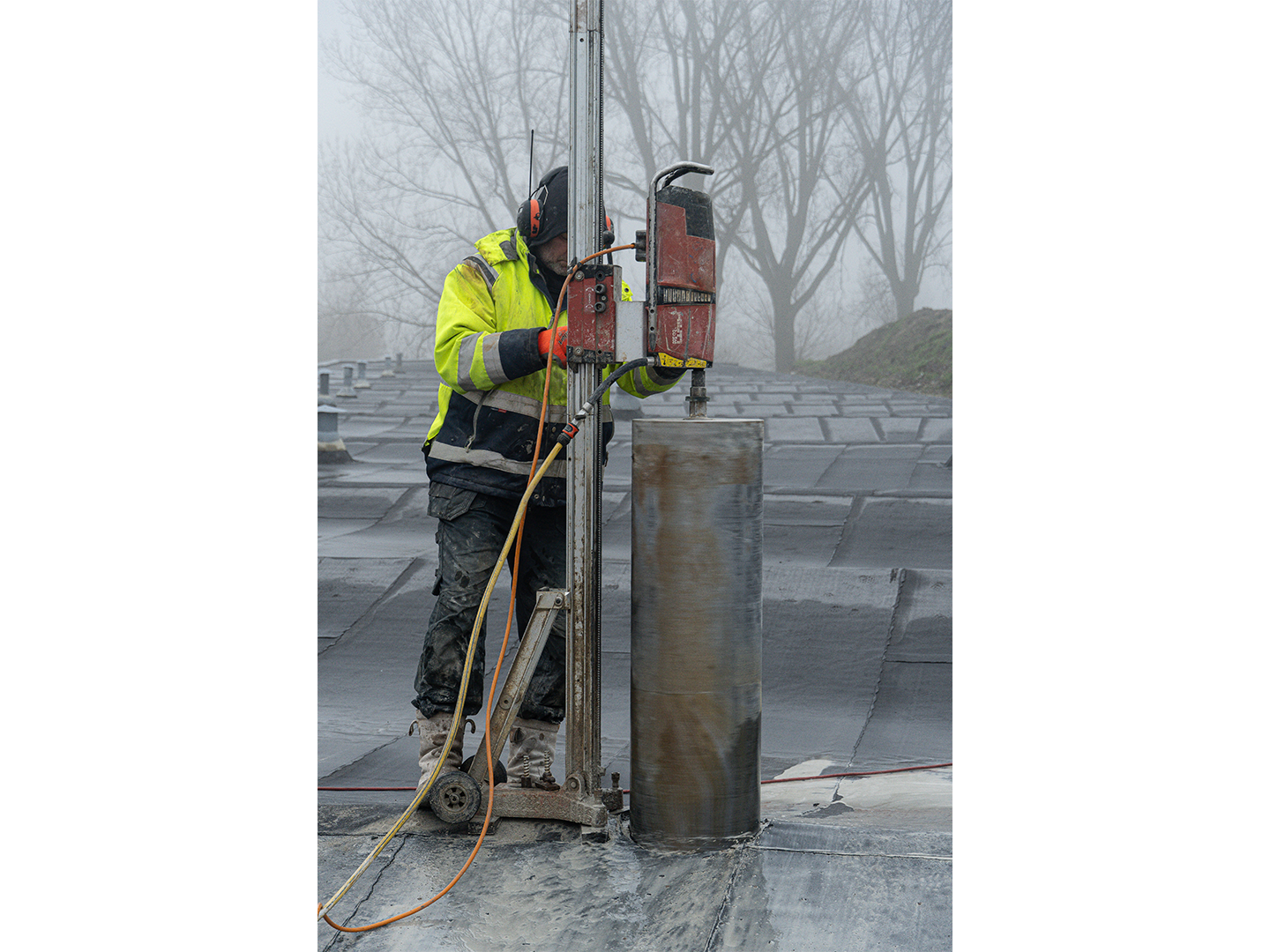 Uitvoeren van betonboringen vanaf het dak door 1700mm beton