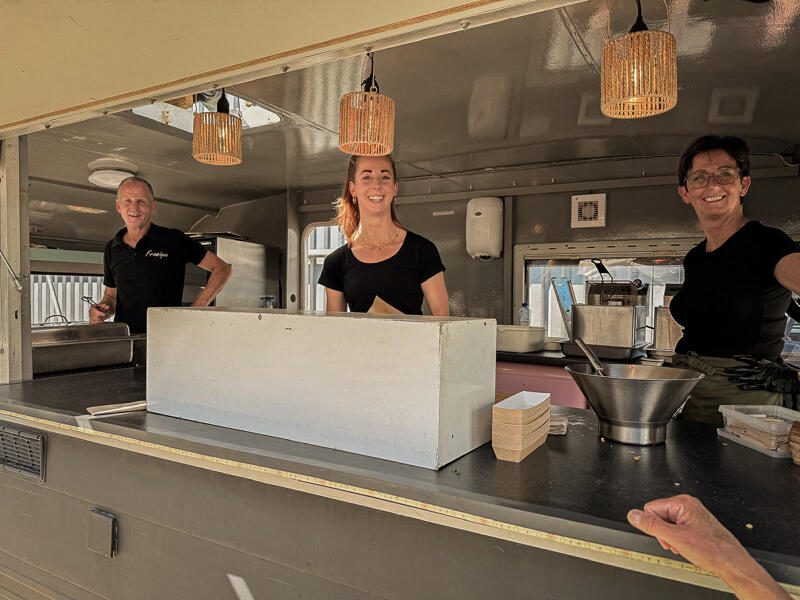 Zomerborrel foodtruck Franique met personeel