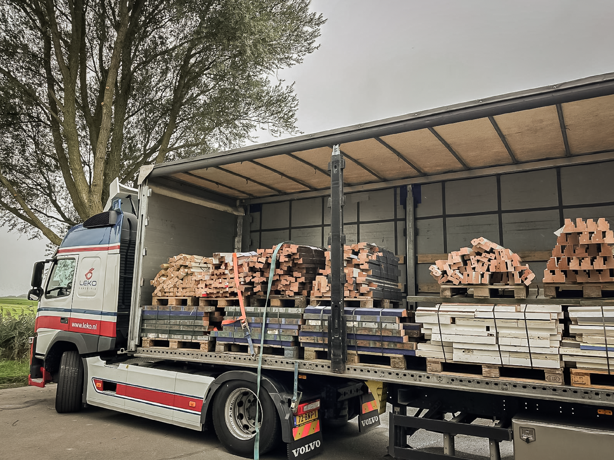 Weer een mooie lading circulair hardhout klaar voor een tweede leven!